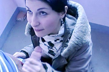 Bathroom talks and balcony couplesex